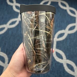 Realtree Camouflage Travel Tervis Mug with Black Lid